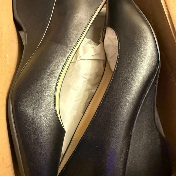 NIB Cole Haan Waterproof Black The Go-To Wedge Pumps size 8 - Picture 3 of 8